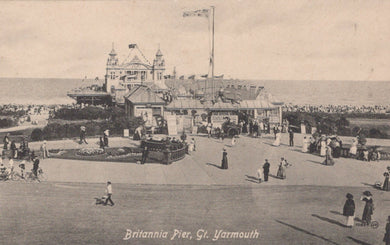 Norfolk Postcard - Great Yarmouth, Britannia Pier  VT608