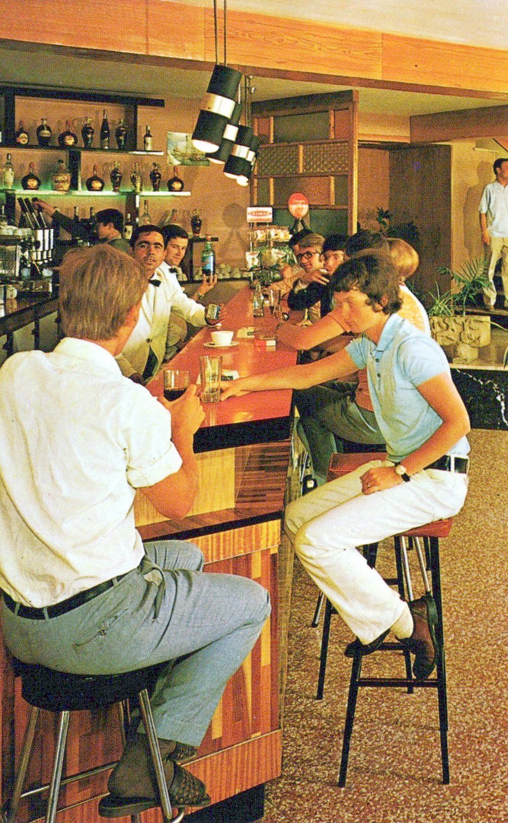 Holiday Postcard - Lyons Tours Are Fun, Drinking at The Bar SW18375