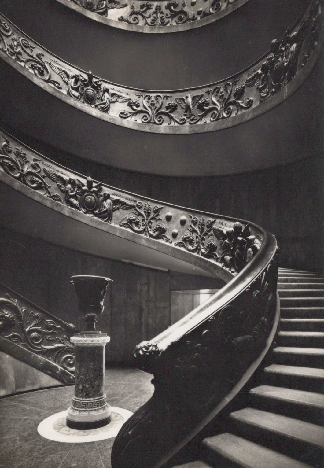 Spiral staircase with decorative balustrade in black and white