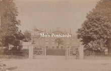 Load image into Gallery viewer, Northamptonshire Postcard - Unidentified Large Kettering House SW19245
