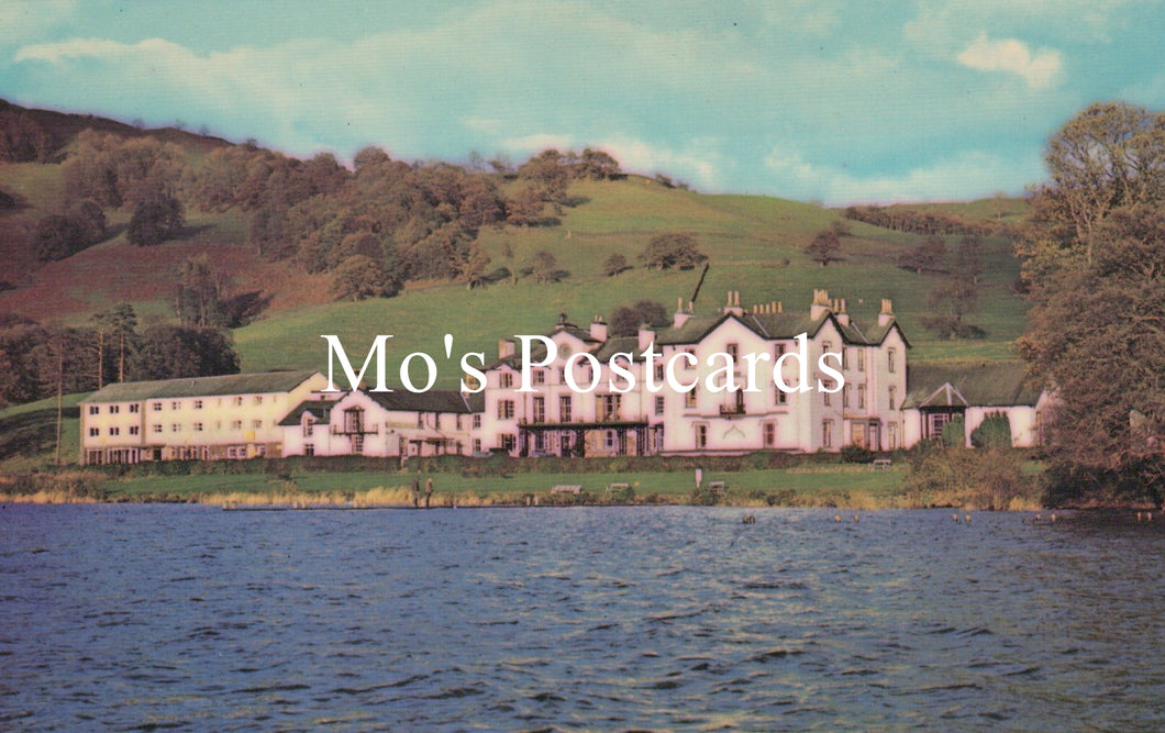 Scenic view of a lakeside building 