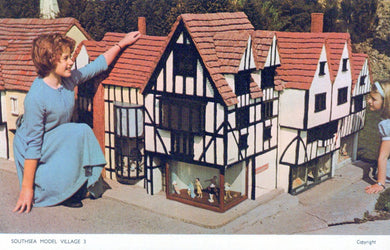 Hampshire Postcard - Southsea Model Village   SW18459