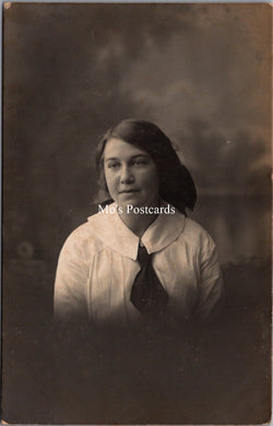 Ancestors Postcard - Portrait of a Young Lady, Salisbury Photo  SW16954