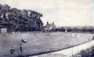 Suffolk Postcard - Lowestoft Tennis Courts and Bowling Green  SW18469