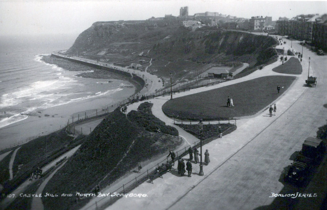 Yorkshire Postcard - Scarborough, Castle Hill and North Bay  SW18496