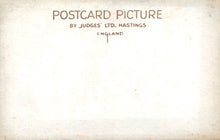 Load image into Gallery viewer, Yorkshire Postcard - Scarborough, South Bay and Oliver&#39;s Mount  SW18538
