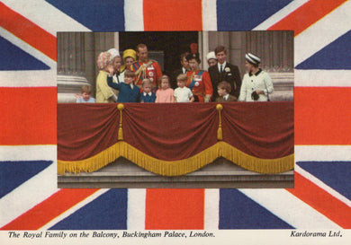Royalty Postcard - The Royal Family at Buckingham Palace  SW19685