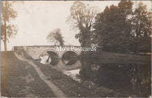 Load image into Gallery viewer, Oxfordshire Postcard - River and Bridge, Wolvercote  SW17791
