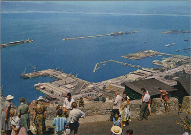 Gibraltar Postcard - Tourists Photographing The Apes  SW17402