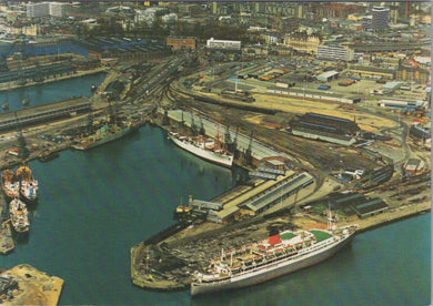 Hampshire Postcard - Aerial View of Southampton Docks    SX196