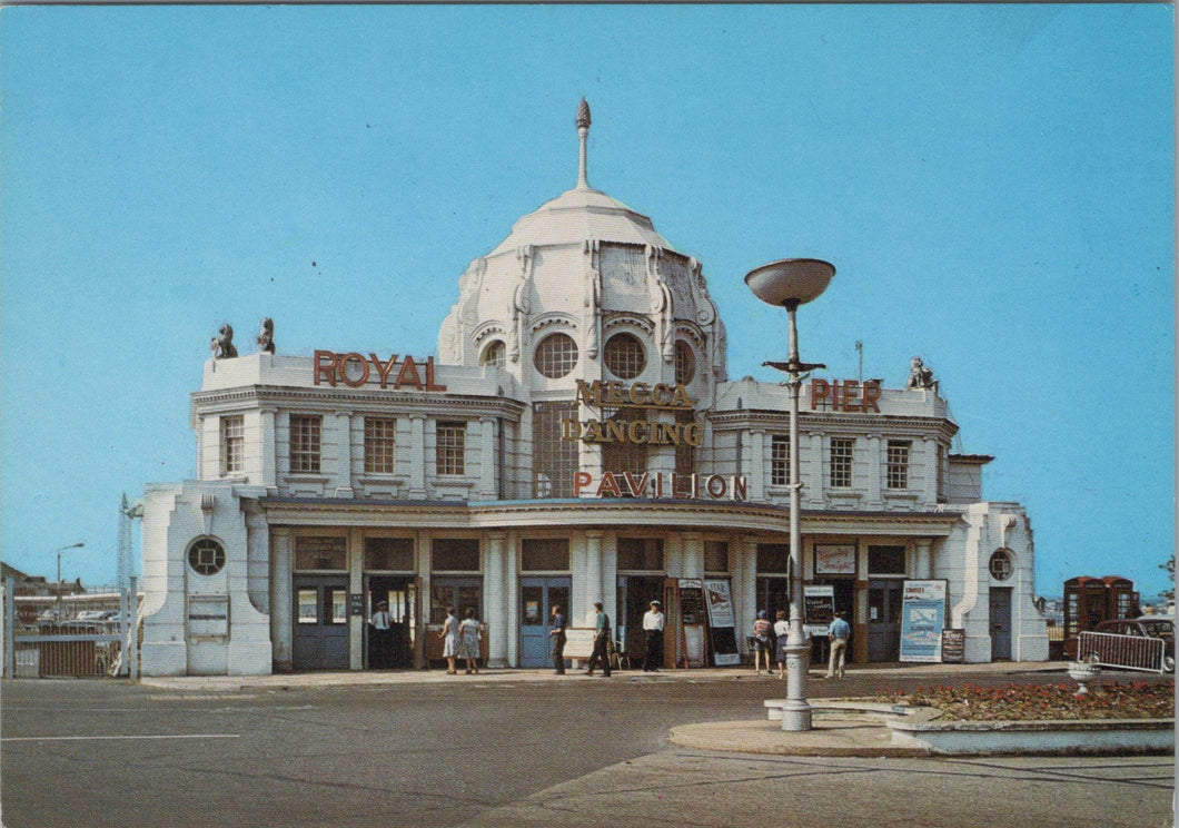 Hampshire Postcard - Southampton, Royal Pier Entrance  SW17438