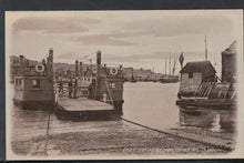 Load image into Gallery viewer, Isle of Wight Postcard - The Floating Bridge, Cowes    RS12507

