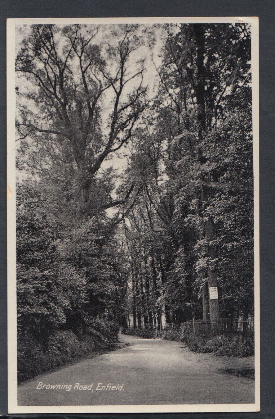 London Postcard - Browning Road, Enfield   T5787