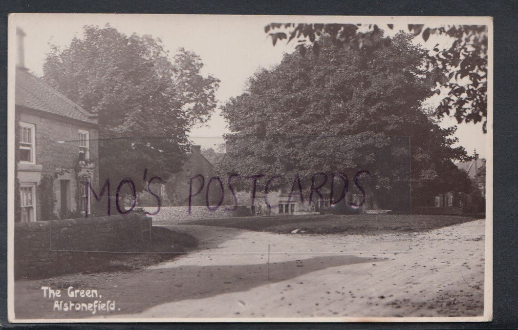 Derbyshire Postcard - The Green, Alstonefield   T2306