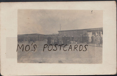 Military Postcard - Soldiers - British Prisoners of War In Unknown Camp  MB1315