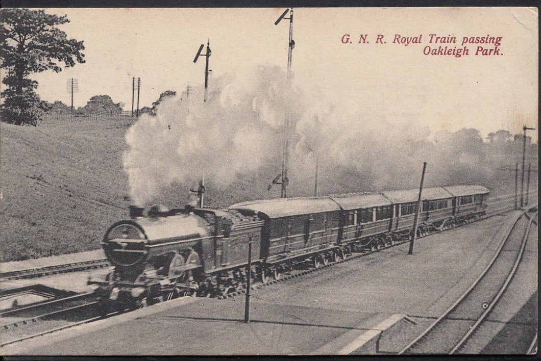 London Postcard - G.N.R. Royal Train Passing Oakleigh Park   DR492