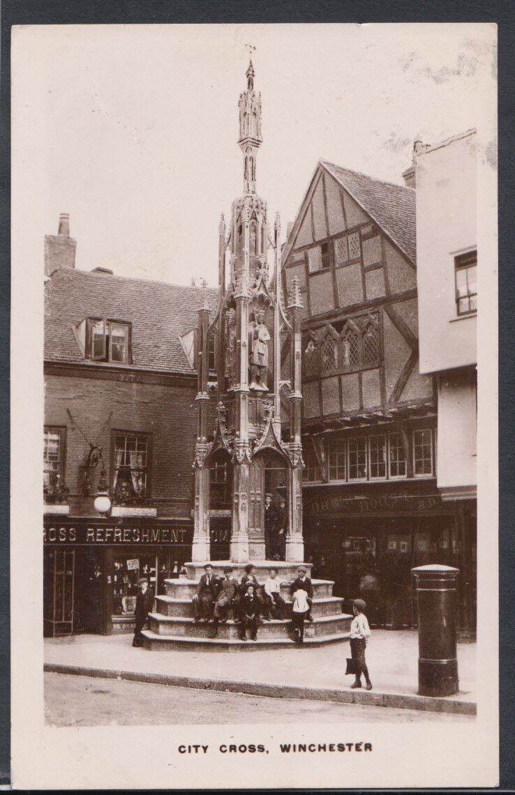 Hampshire Postcard - City Cross, Winchester RS8917