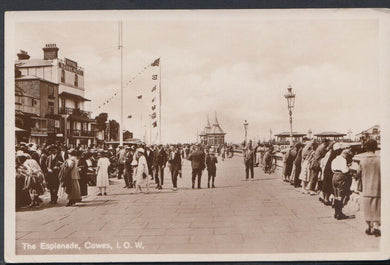 Isle of Wight Postcard - The Esplanade, Cowes     RS13013