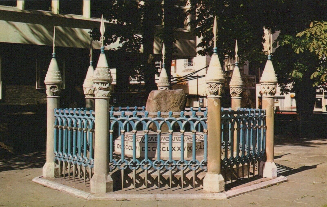 Surrey Postcard - The Coronation Stone, Kingston-Upon-Thames   RS22946