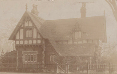 Unidentified Location Postcard - Large Detached House - Posted in London RS23239