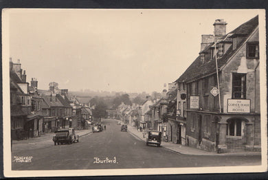 Oxfordshire Postcard - Street Scene in Burford   MB101