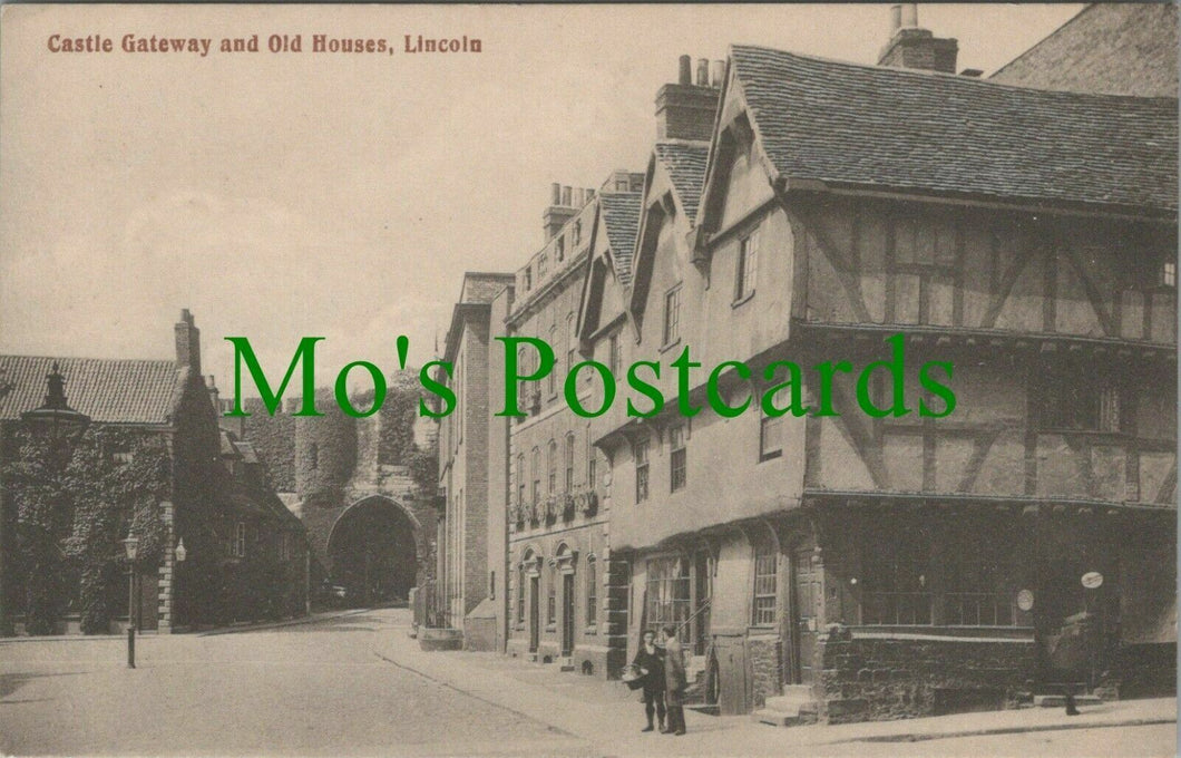 Lincolnshire Postcard - Castle Gateway and Old Houses, Lincoln    RS27575