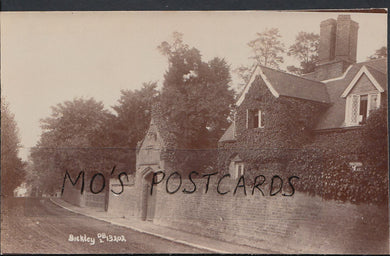 London Postcard - Street Scene at Bickley    MB1150