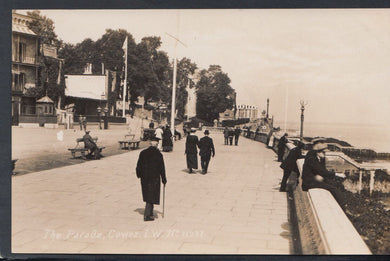 Isle of Wight Postcard - The Parade, Cowes    RS12477