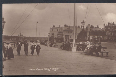 Isle of Wight Postcard - View of Cowes Esplanade    RS12492