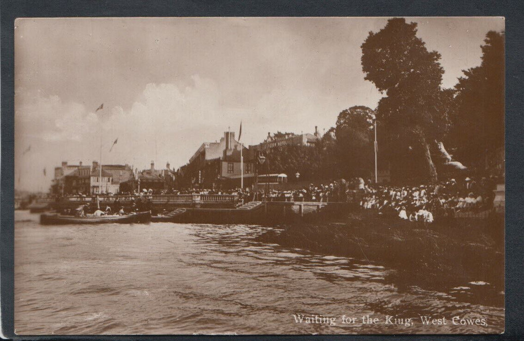 Isle of Wight Postcard - Waiting For The King, West Cowes RS12946