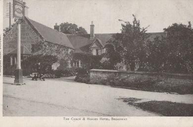 Worcestershire Postcard - The Coach and Horses Hotel, Broadway     RS23793