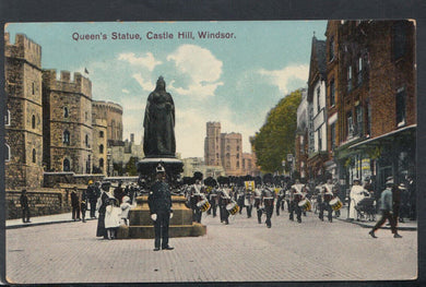 Berkshire Postcard - Queen's Statue, Castle Hill, Windsor      RS16343