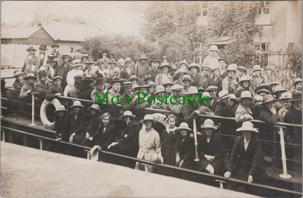 Berkshire Postcard? - Social Boat Outing, Reading Area? Ref.SW9907