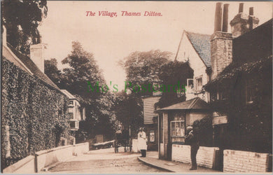 Surrey Postcard - The Village, Thames Ditton  HP694