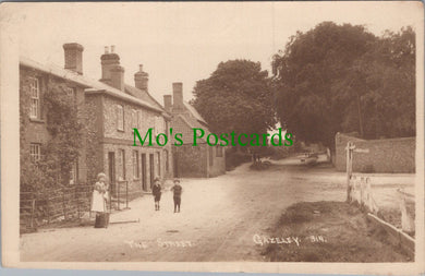 Suffolk Postcard - The Street, Gazeley  Ref.HP347