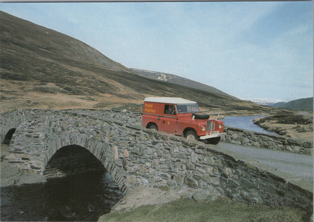 Scotland Postcard - Postbus on Route To Braemar, The River Clunie Ref.SW9982