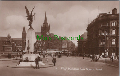 Yorkshire Postcard - Leeds, War Memorial, City Square  DC246