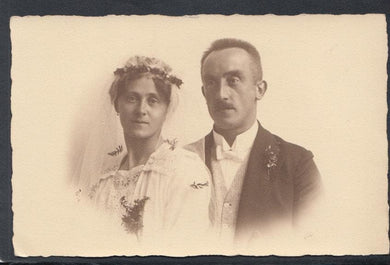 People Postcard - Weddings - Wedding Couple Portrait - Mo’s Postcards 