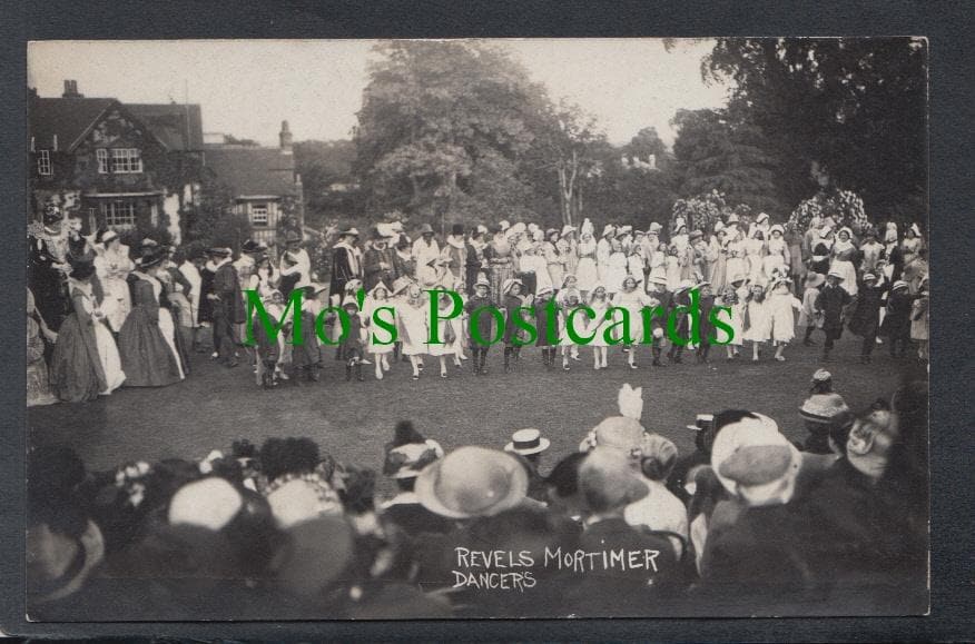 Revels Dancers, Mortimer, Berkshire