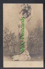 Load image into Gallery viewer, Glamour Postcard - Fashionable Lady
