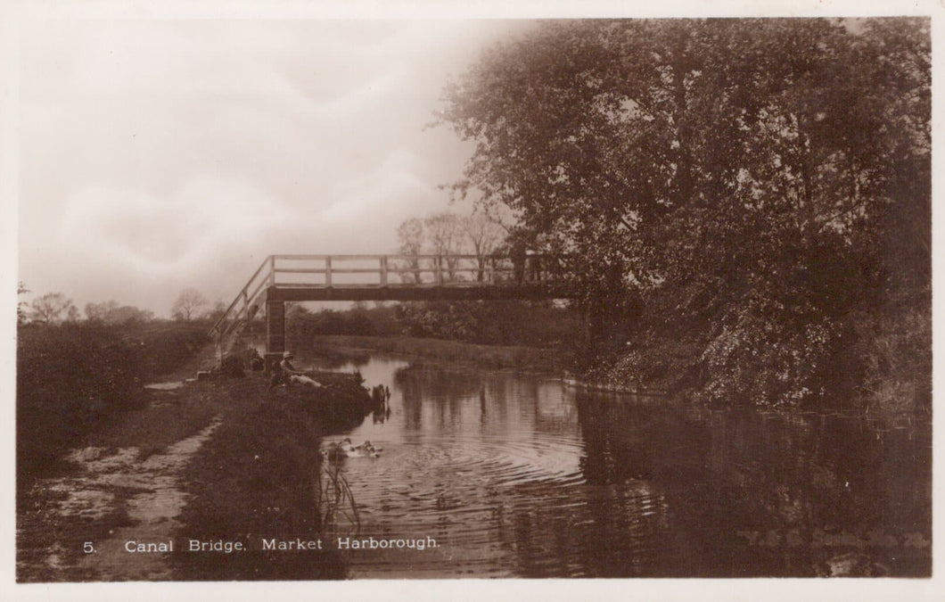 Leicestershire Postcard - Canal Bridge, Market Harborough - Mo’s Postcards 