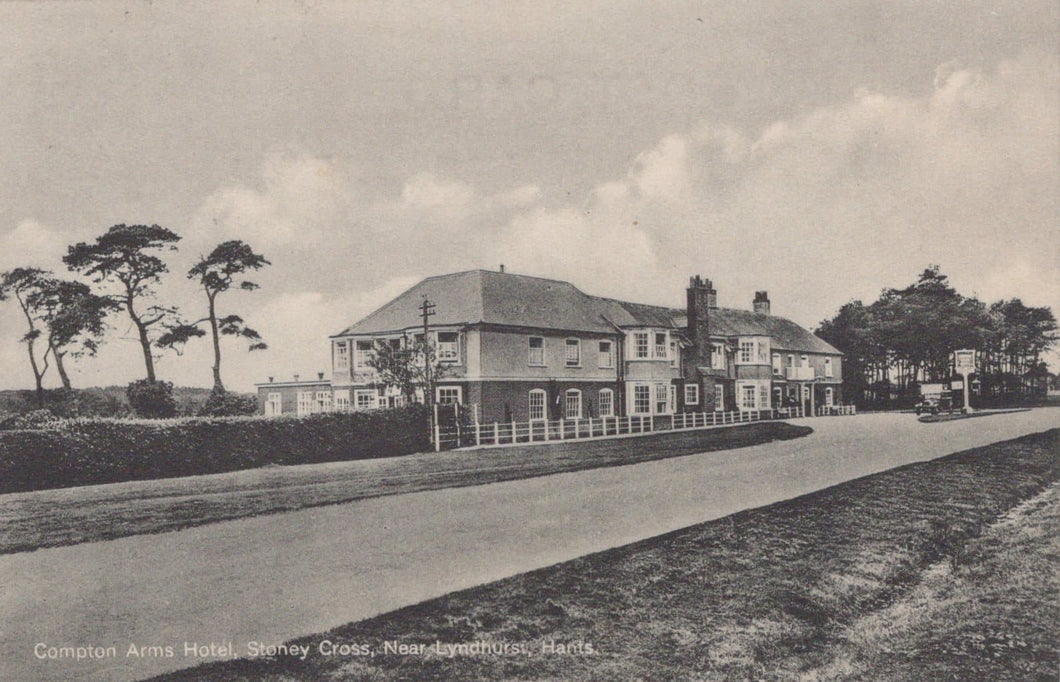 Hampshire Postcard - Compton Arms Hotel, Stoney Cross, Near Lyndhurst, 1933 - Mo’s Postcards 